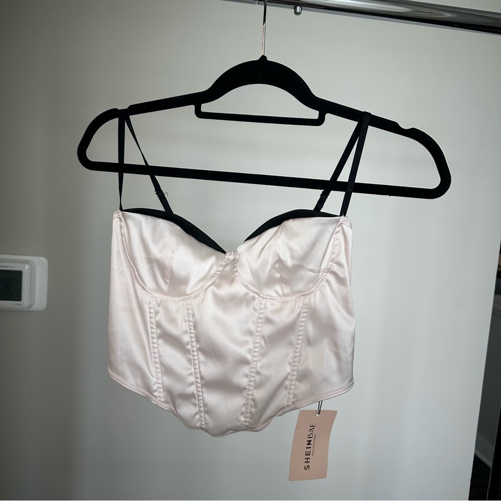 Light pink satin tank top with black trimming - Picture 3 of 5